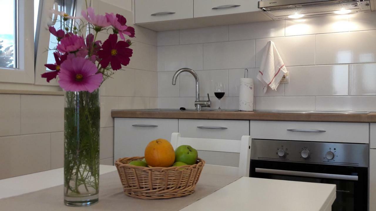 Apartman S Pogledom Zdrelac Exterior photo