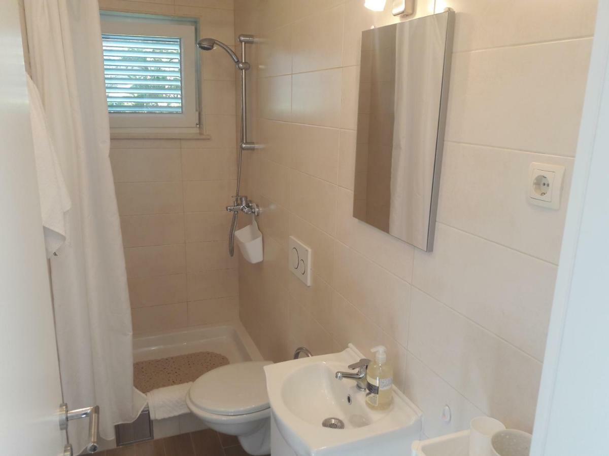 Apartman S Pogledom Zdrelac Exterior photo